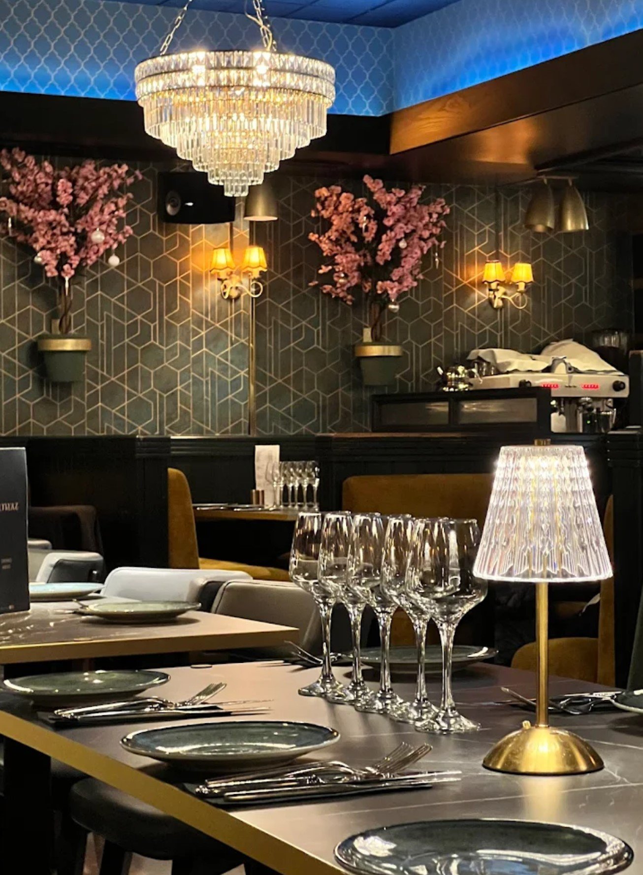 Turquoise Kitchen & Bar elegant interior